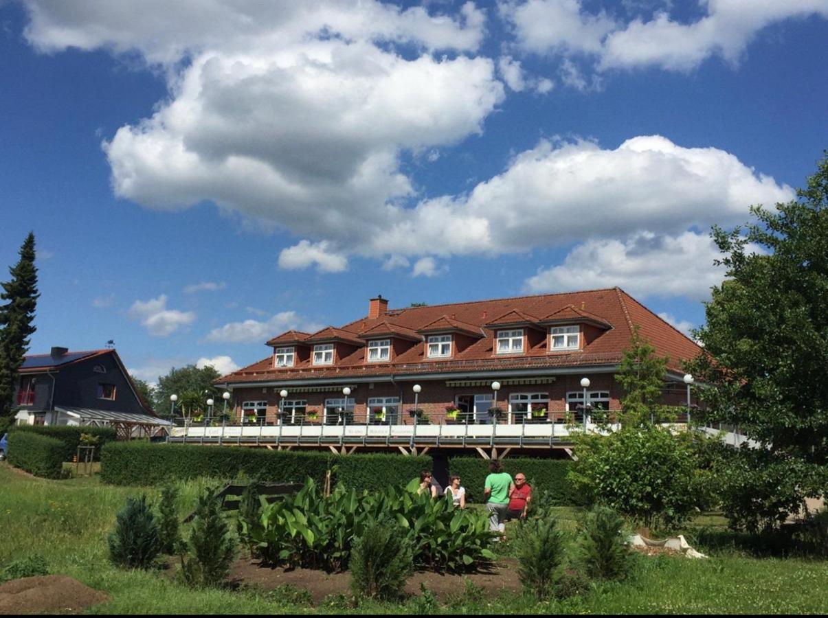 Hotel Und Restaurant Zum Bunten Hirsch Mirow Exterior photo