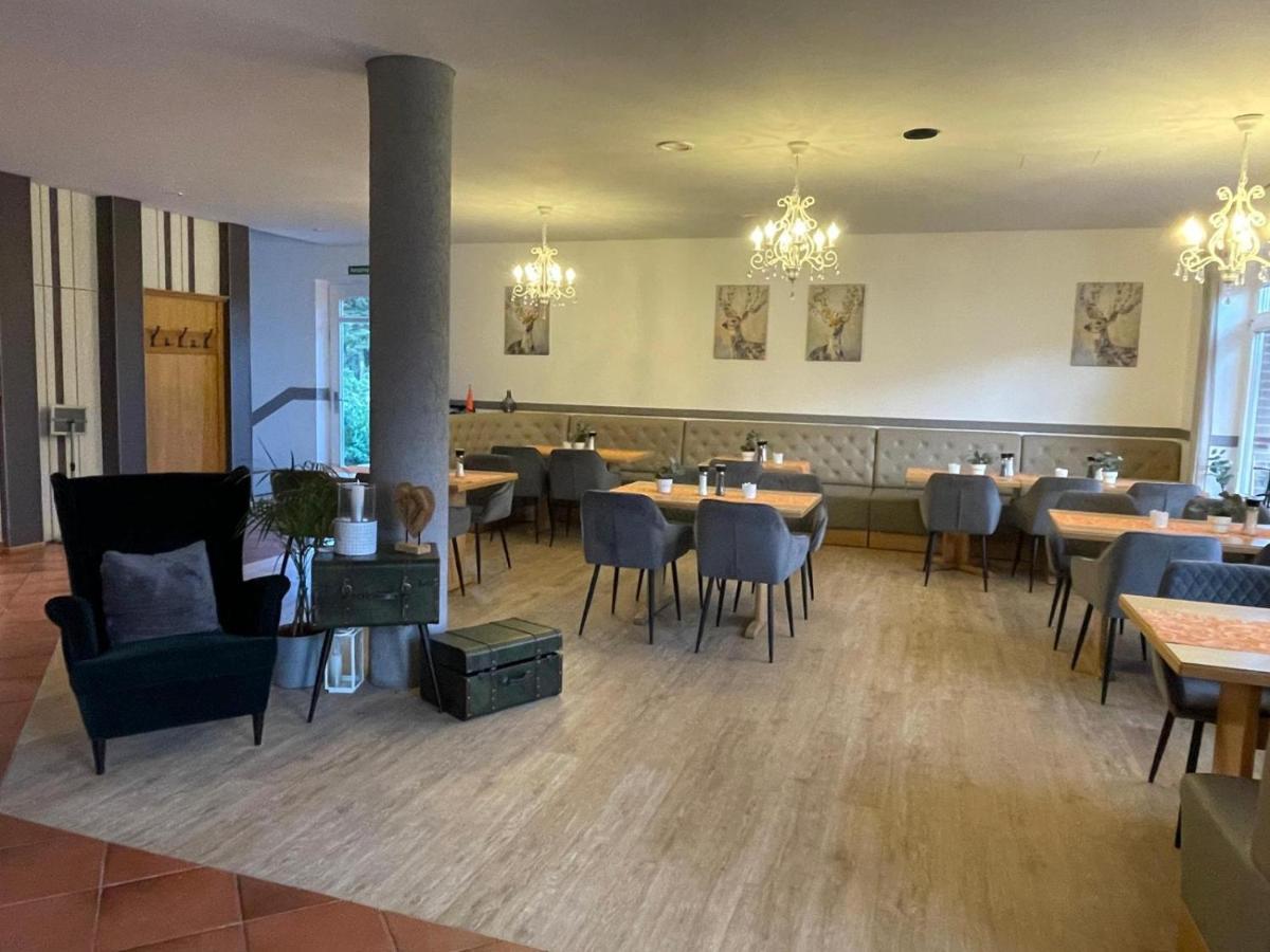 Hotel Und Restaurant Zum Bunten Hirsch Mirow Exterior photo